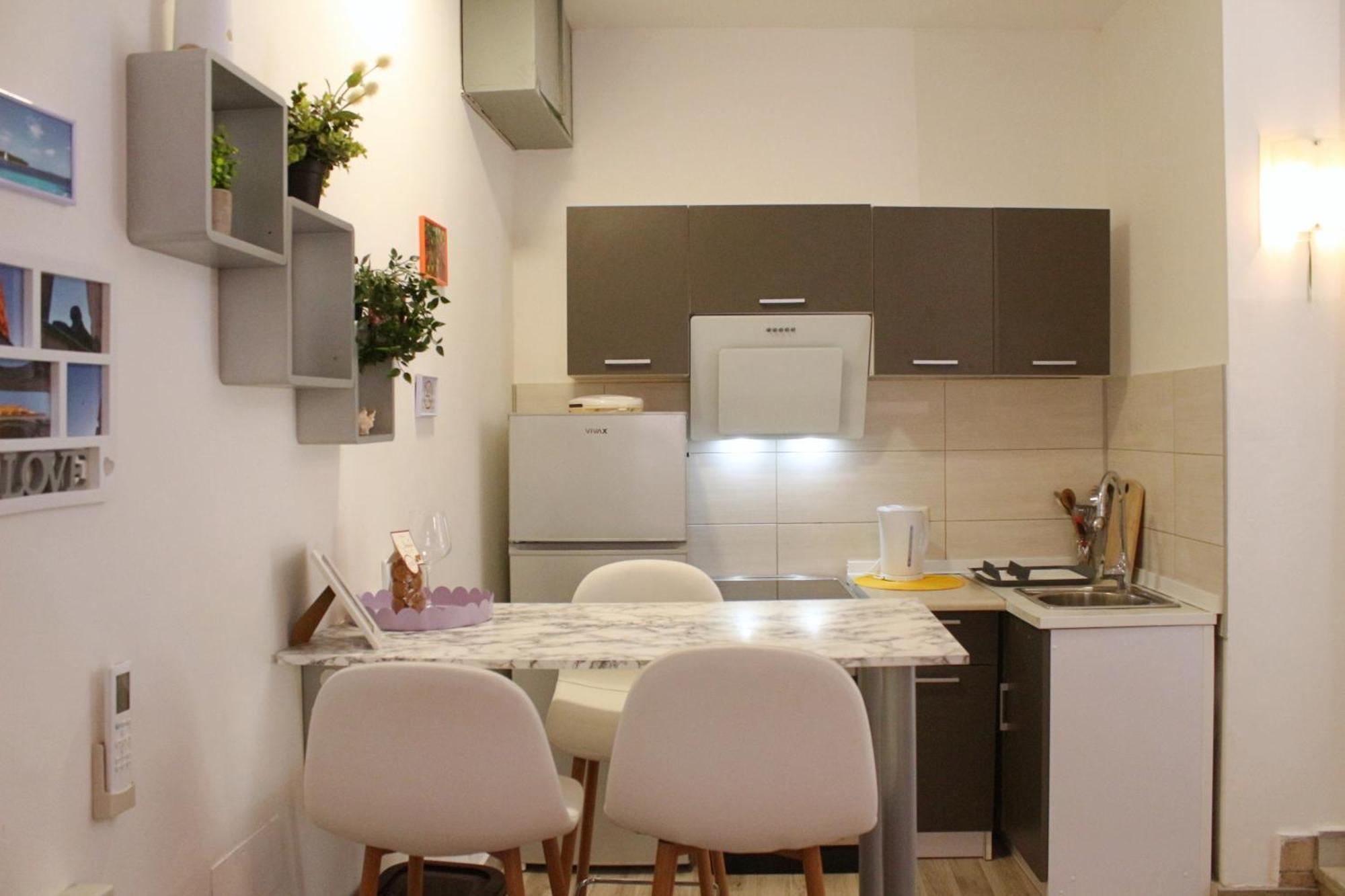 Klarisa City Center Apartment With Terrace สปลิท ภายนอก รูปภาพ