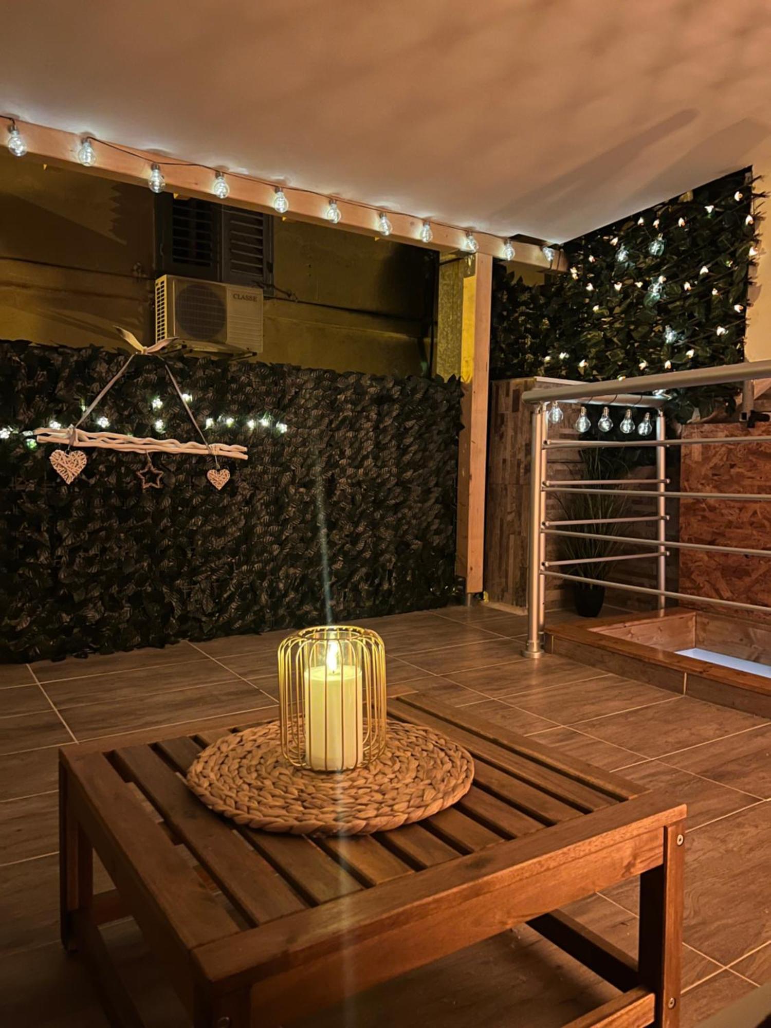 Klarisa City Center Apartment With Terrace สปลิท ภายนอก รูปภาพ